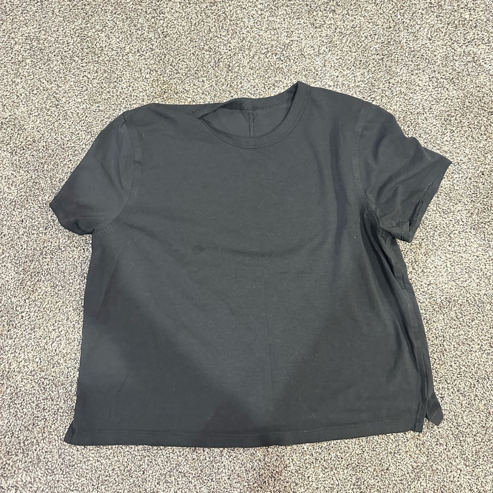 Lululemon cropped black t